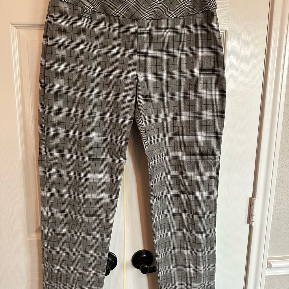 Peck & Peck Gray Plaid Trousers Tailored Fit